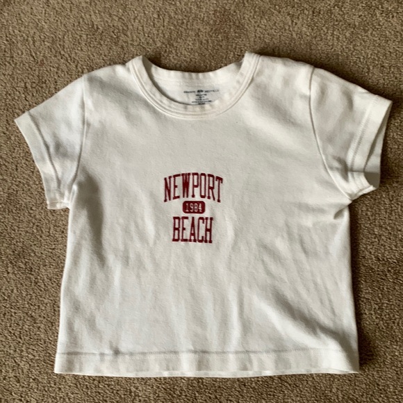 Brandy Melville Tops - Brandy Melville cropped T. Newport Beach great used condition!